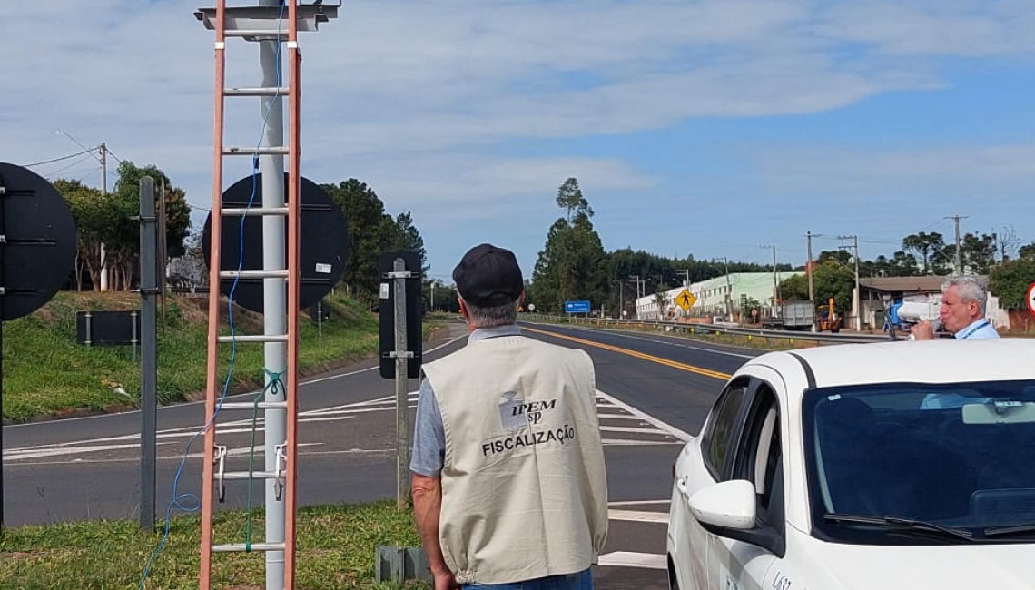 Em Cabrália Paulista, Ipem-SP verifica radar na rodovia SP 293